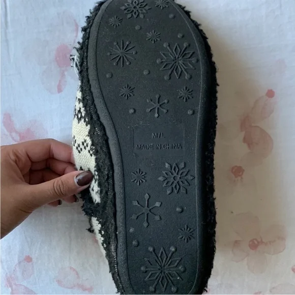 Cozy Knit Patterned Slippers - Picture 3 of 3